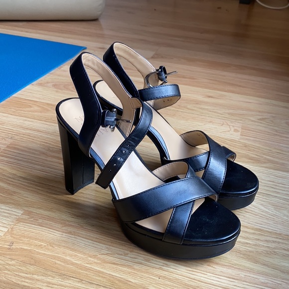 Black leather heeled sandal - Picture 2 of 9